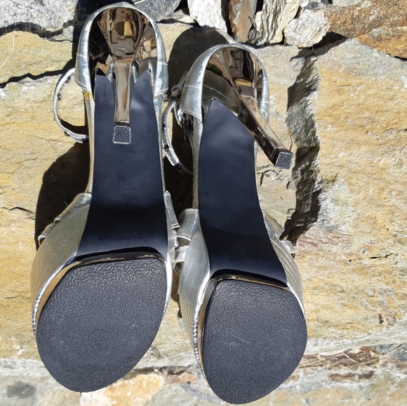 FARENHEIT Platform Strappy Sandals - Picture 8 of 10